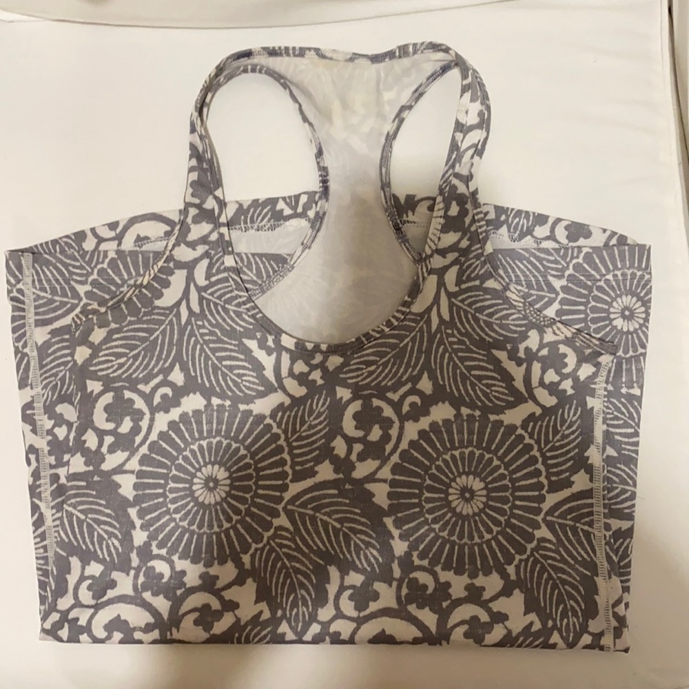 Lululemon Women’s Tank - Size 4